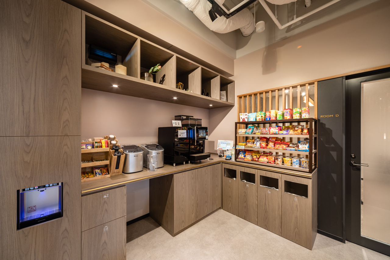 Qualiteg Free Drink Corner